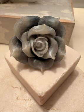 Bloom Ring Gray & Black Rose on Silver Hank